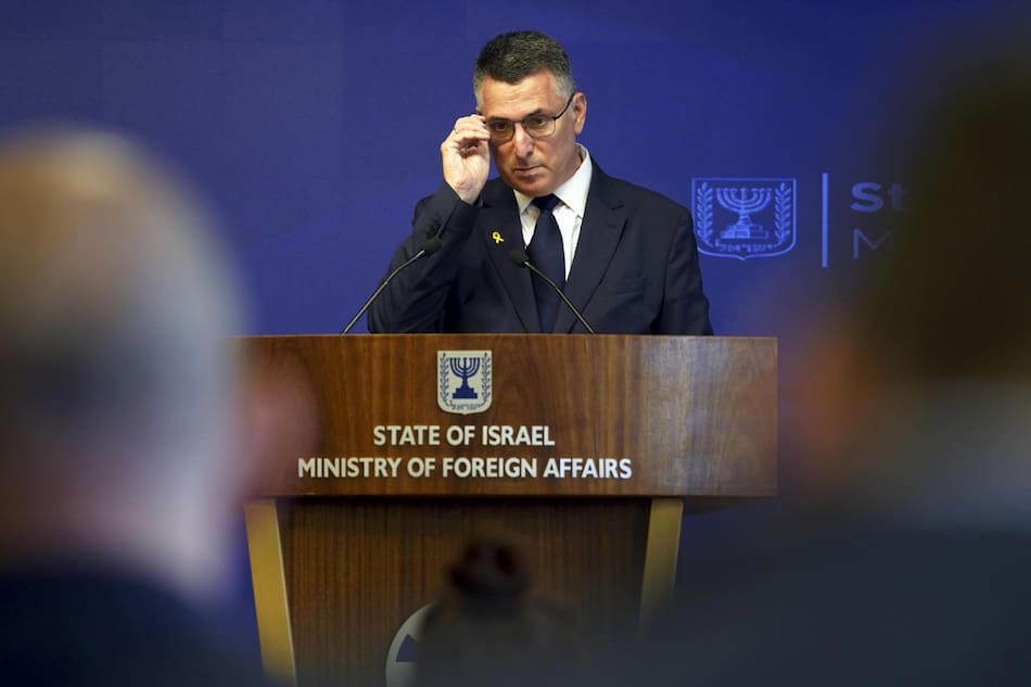 El ministro israelí de Exteriores, Gideon Saar, durante una rueda de prensa celebrada este lunes en Jerusalén. EFE