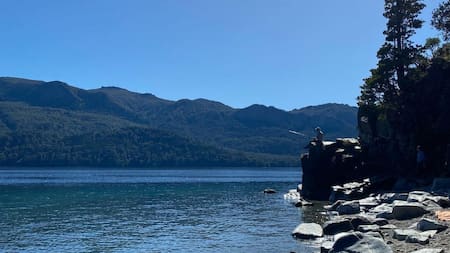 Playa La Puntilla de Villa Traful. Foto: Instagram.