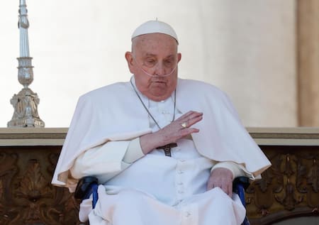 El papa Francisco reapareció ante los fieles en la plaza de San Pedro durante su convalecencia. EFE/EPA/GIUSEPPE LAMI