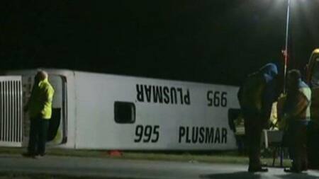 Vuelco de Micro Plusmar en Ruta 2