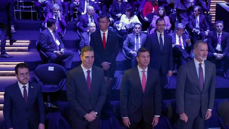 Pere Aragonès, Pedro Sánchez, Santiago Peña y Felipe VI. Foto: EFE.