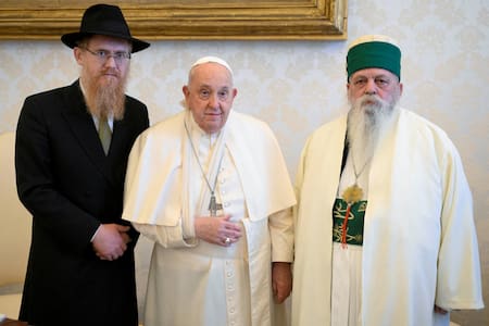 Papa Francisco sufrió una caída y se golpeó el brazo. Foto: Reuters.