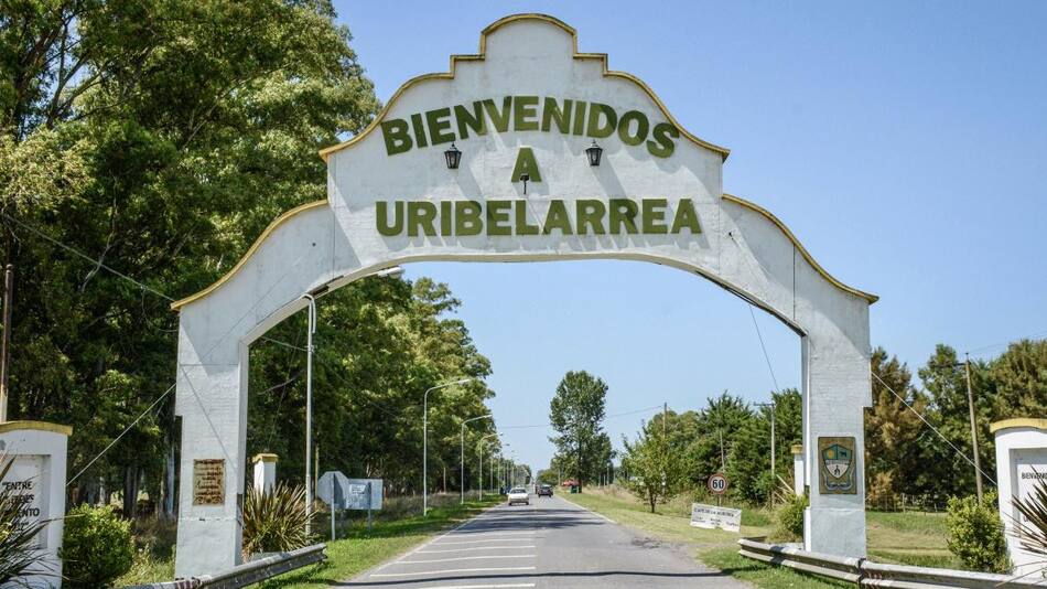 Uribelarrea, pueblo en la Provincia, entrada al pueblo, turismo