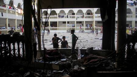 Ataque de Israel sobre una escuela de Gaza. Foto: REUTERS.