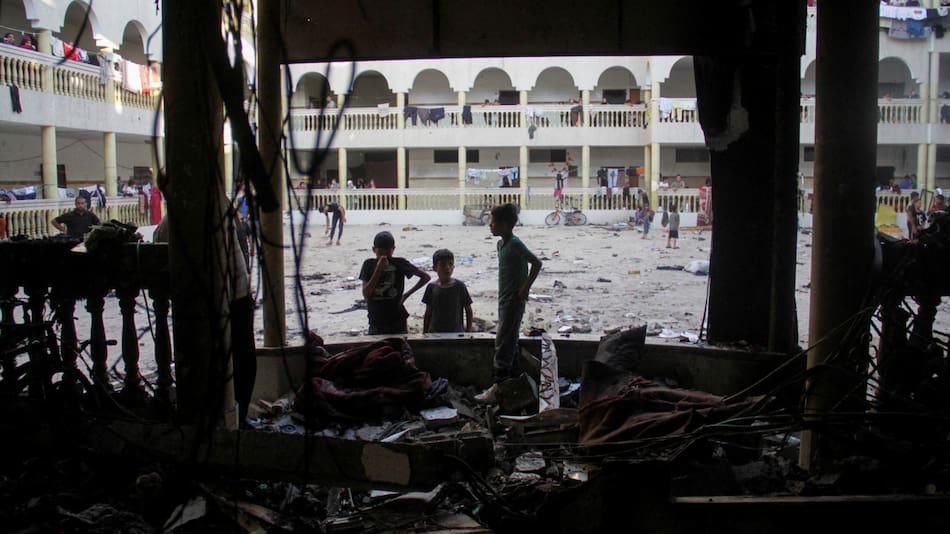 Ataque de Israel sobre una escuela de Gaza. Foto: REUTERS.