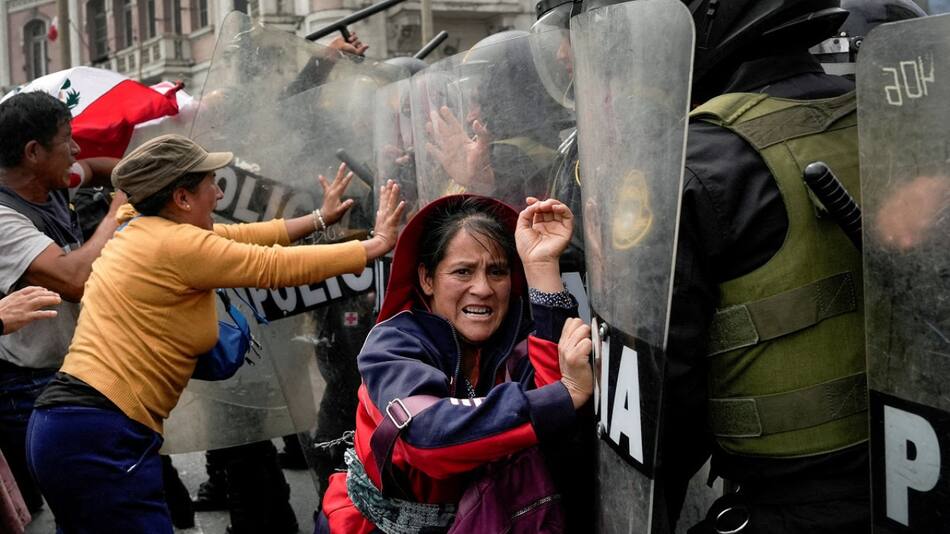 Manifestaciones en Perú. Foto: Reuters.