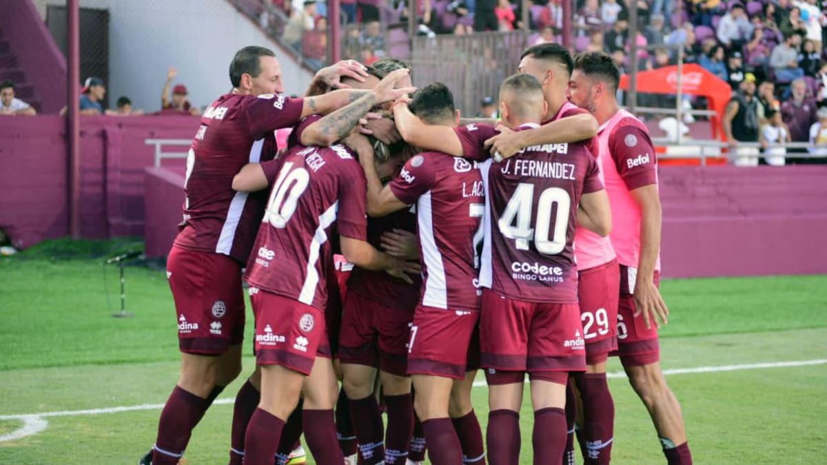 En el duelo de invictos, Lanús goleó a Rosario Central y quedó puntero con puntaje ideal