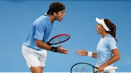 Triunfo de Lourdes Carlé y Tomas Etcheverry en la United Cup. Foto: EFE.