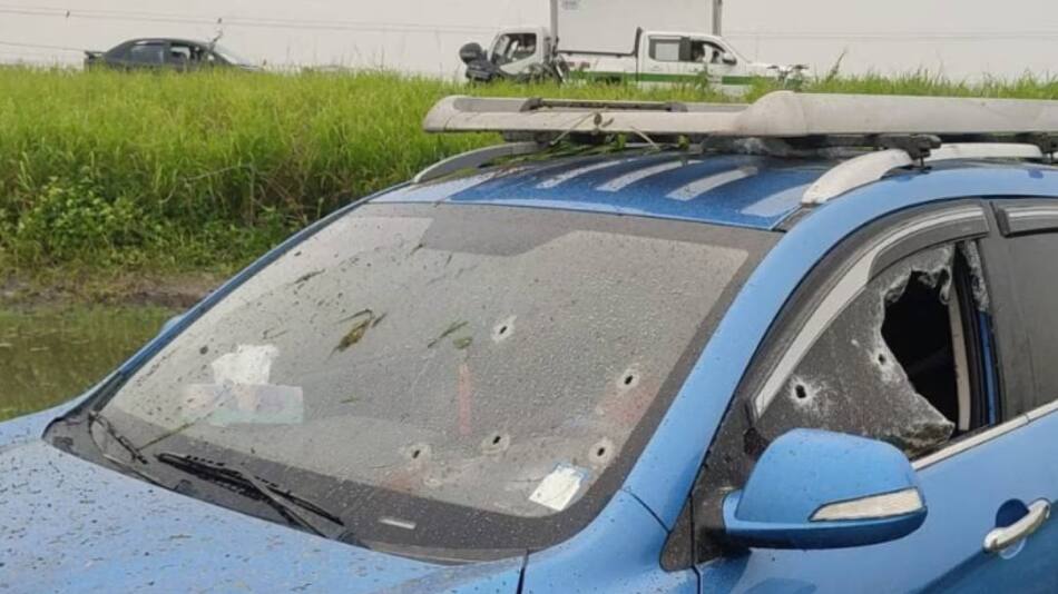 Auto del fiscal de Babahoyo asesinado en Ecuador. Foto: Gentileza El Universo.