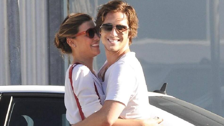 Diego Boneta y Stephanie Salas