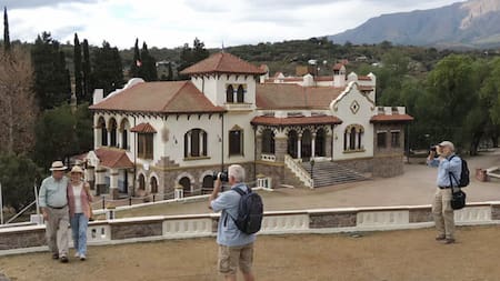 Turismo para jubilados: el castillo europeo oculto en Córdoba que enamora por su historia y su paz
