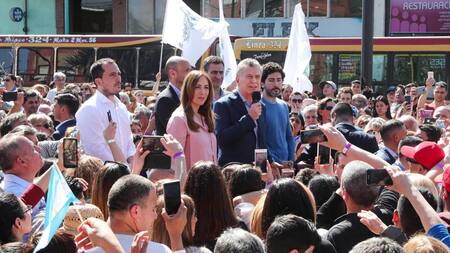 María Eugenia Vidal y Mauricio Macri, inauguración de metrobus en Florencio Varela, Elecciones 2019
