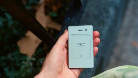 "The light phone II", el nuevo celular ecológico. Foto: Twitter/ @thelightphone