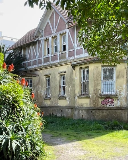 Villa Titito fue construido sobre el primer cementerio. Foto: Instagram @capturando_mardel