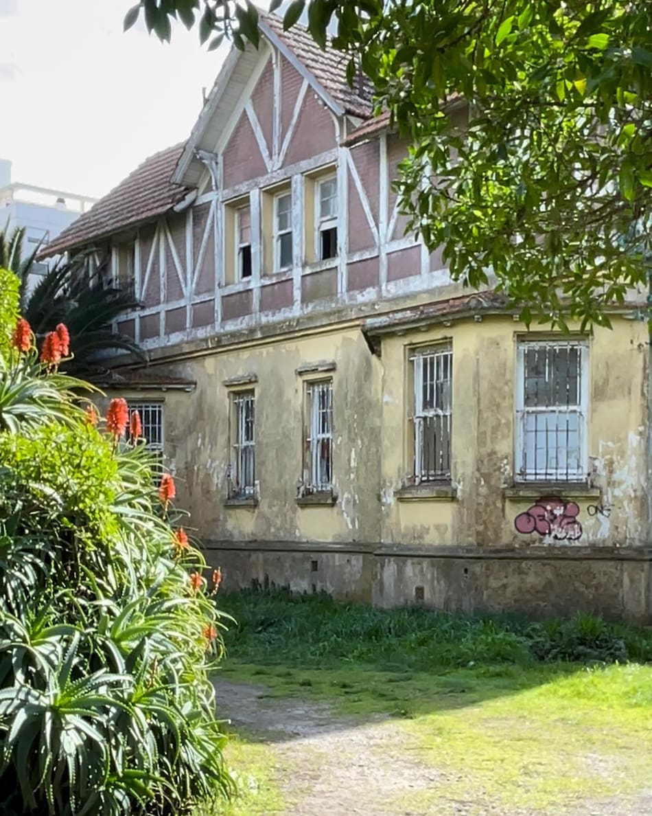 Villa Titito fue construido sobre el primer cementerio. Foto: Instagram @capturando_mardel