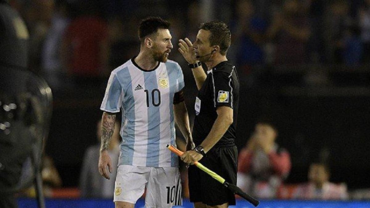 Insulto de Messi al árbitro