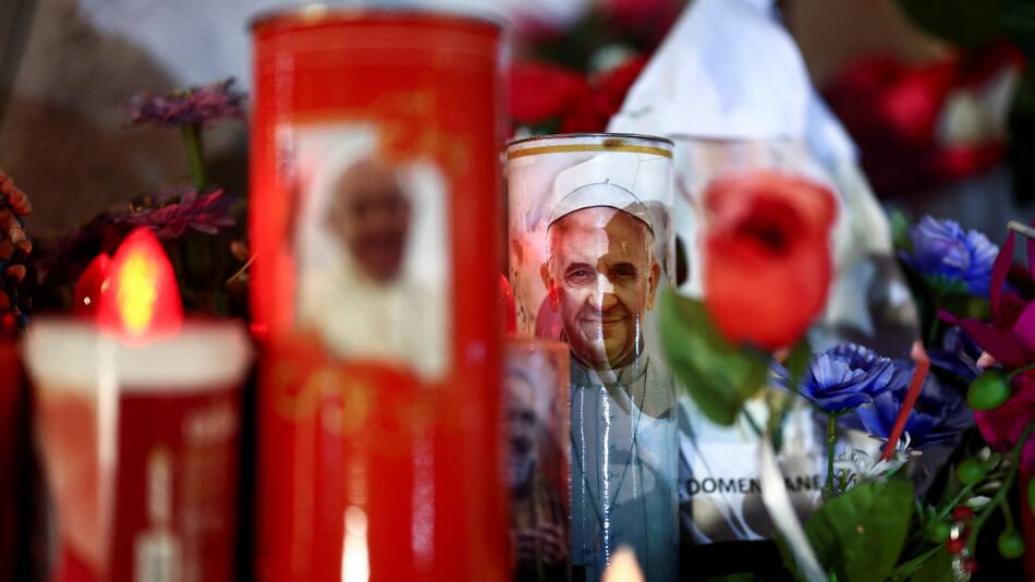 Cadena de oración por la salud del Papa Francisco. Foto: REUTERS.