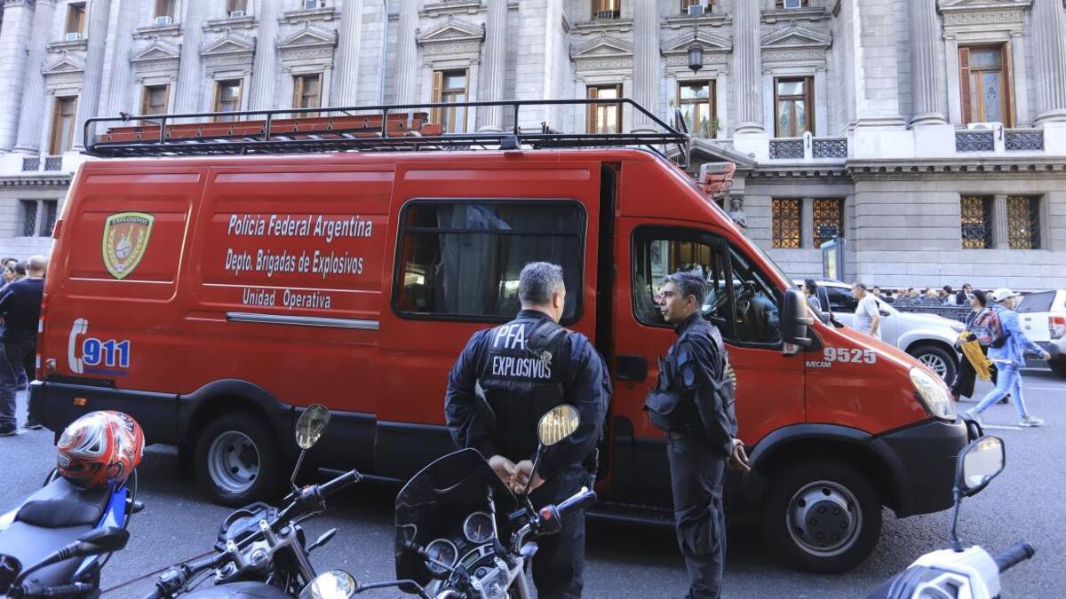 Edificio anexo de la cámara de Diputados de la Nación luego de recibirse una amenaza de bomba, NA