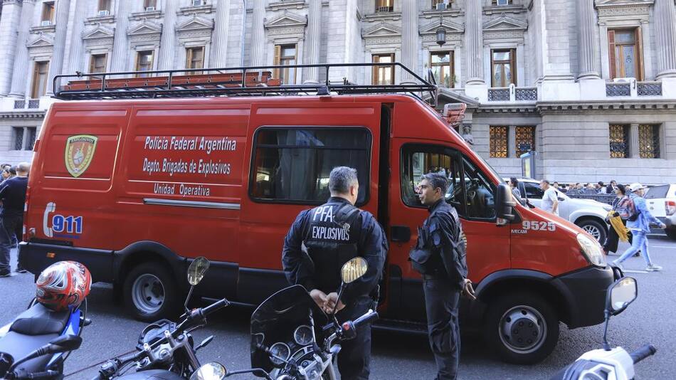 Edificio anexo de la cámara de Diputados de la Nación luego de recibirse una amenaza de bomba, NA