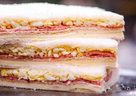 Los sándwiches de miga preferidos del papa Francisco. Foto Instagram @confiterialapiedad