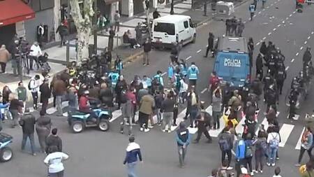 Paro contra el Gobierno - incidentes, detenciones y corridas en la Avenida 9 de Julio