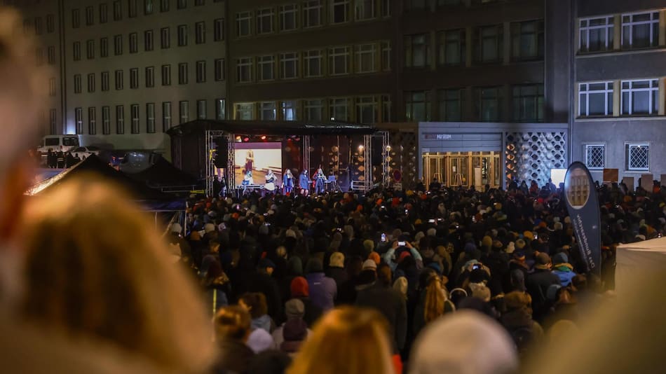 Más de 500.000 personas participan en fiestas por 35 años de la caída del muro de Berlín. Foto EFE