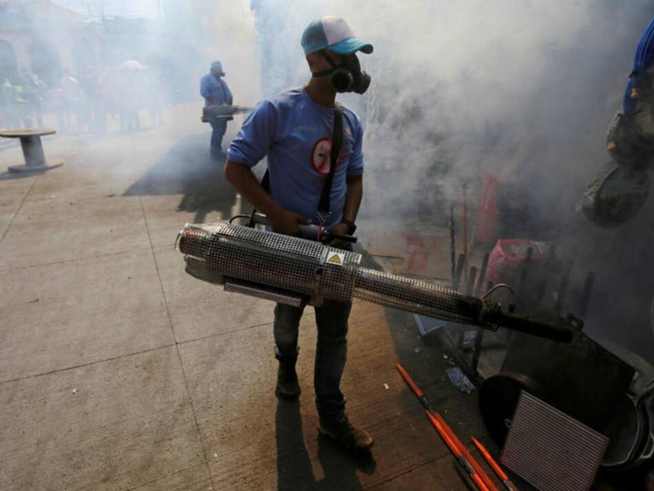 Fumigación contra el dengue. Foto: REUTERS