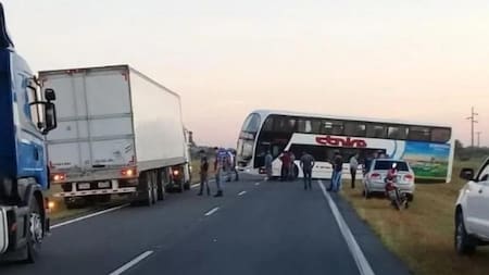 Accidente de tránsito de un micro con chofer alcoholizado en Formosa