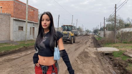 Emilia Mernes se vistió igual que su meme para ir a votar. Foto: Twitter