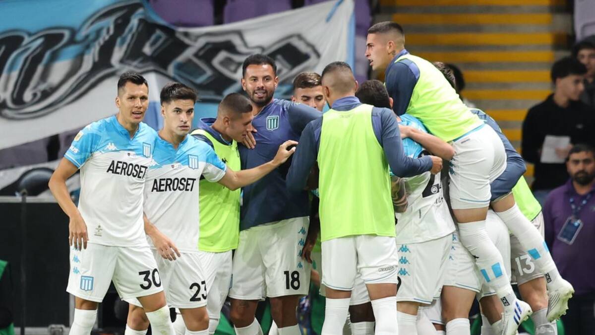Festejo de Racing ante Boca por la Supercopa Internacional. Foto: EFE.