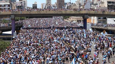 Festejos de la Selección Argentina ante los hinchas. Foto: REUTERS