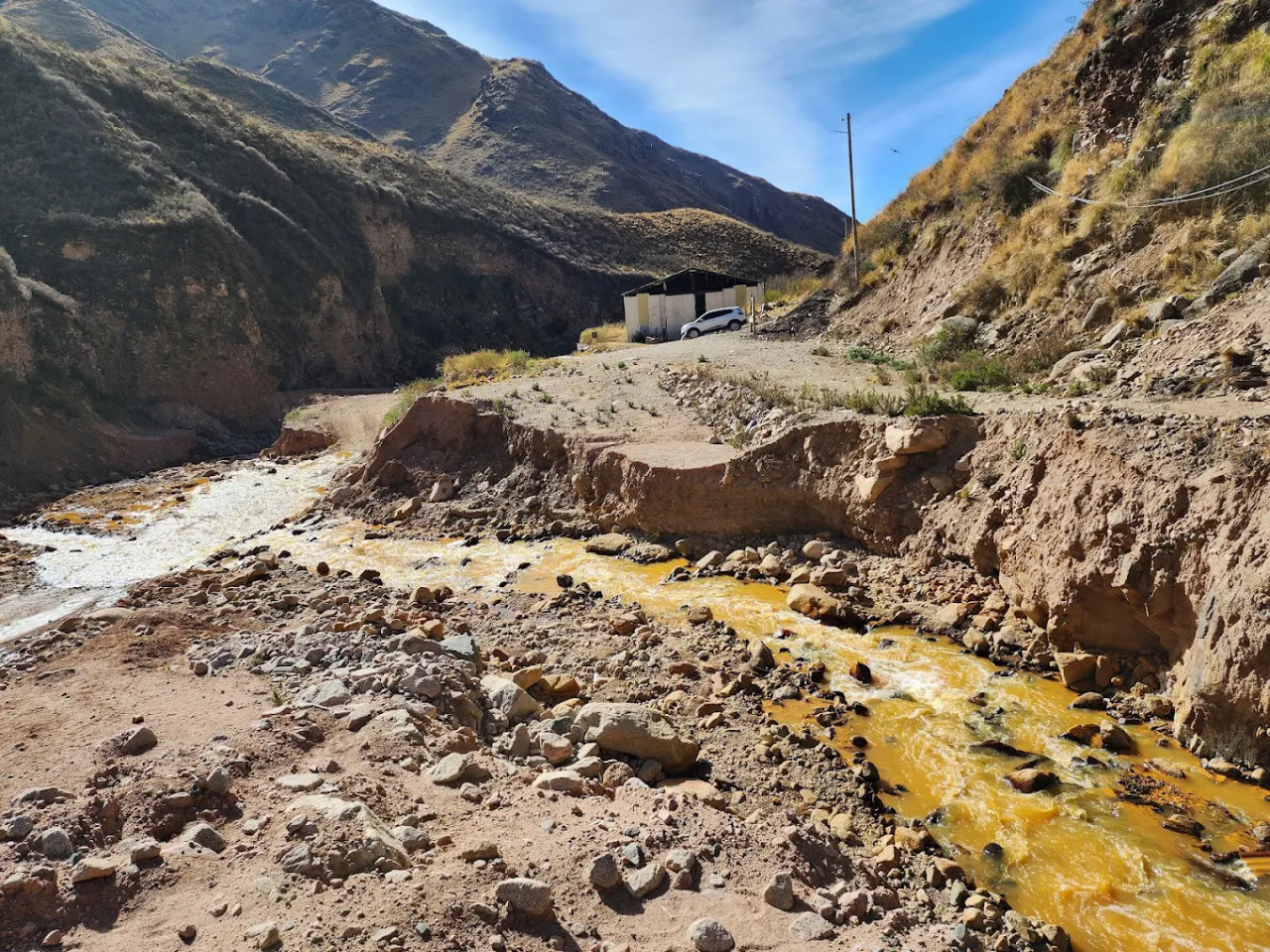 El rincón de La Rioja con un llamativo río amarillo. Foto: Google Maps