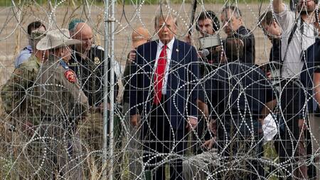 Donald Trump en la frontera México-Estados Unidos. Foto: Reuters