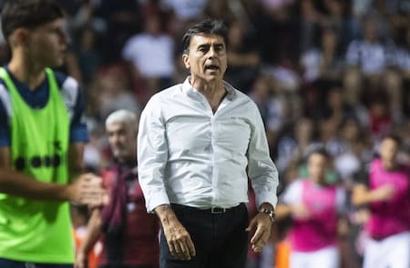 Gustavo Quinteros. Foto: Instagram Velez.