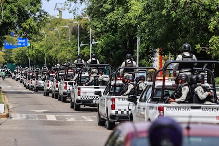 México aumentó los efectivos policiales en la playa de Acapulco. Foto: EFE.