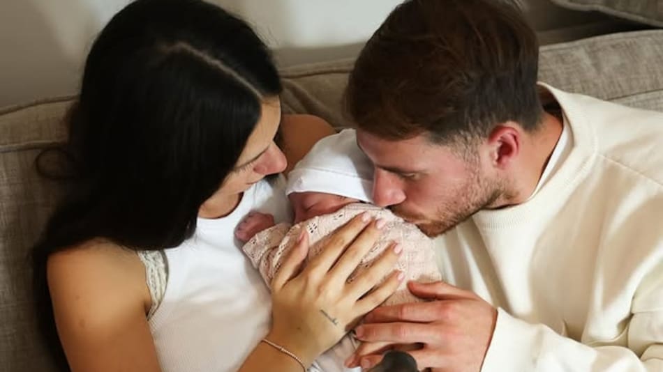 Alexis Mac Allister y Ailén Cova fueron papás.