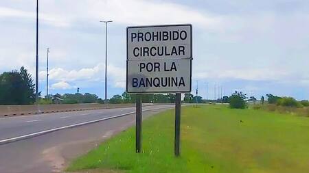 Aumentó la multa por circular en la banquina. NA