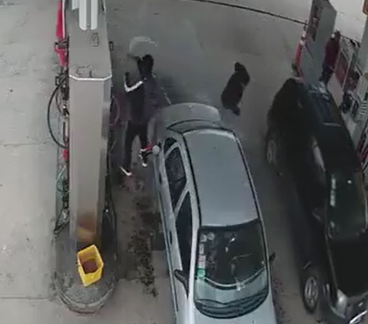 Un joven de 20 años intentó incendiar una estación de servicio en Merlo.