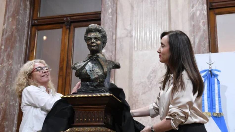El busto a María Estela Martínez de Perón. Foto: NA.