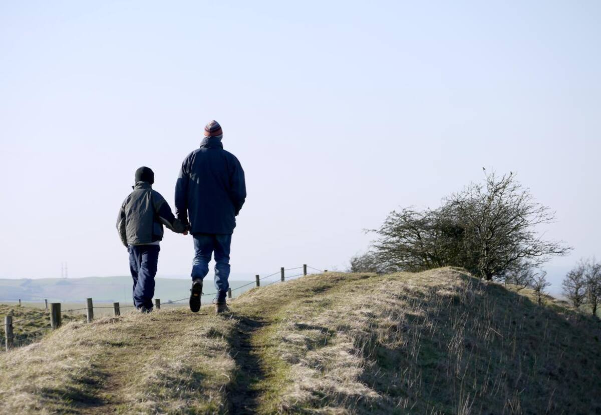 Padre e hijo 2. Foto: Unsplash (Brett Jordan).