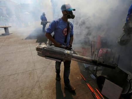 Fumigación contra el dengue. Foto: REUTERS