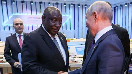 Cyril Ramaphosa y Vladimir Putin en la cumbre Rusia-Africa. Foto: EFE.