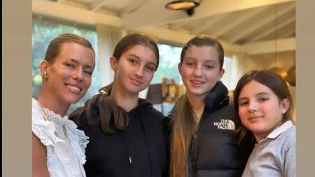 Nicole Neumann junto a sus hijas en el festejo de su cumpleaños 43. Foto: Instagram/gossipeamebypochi