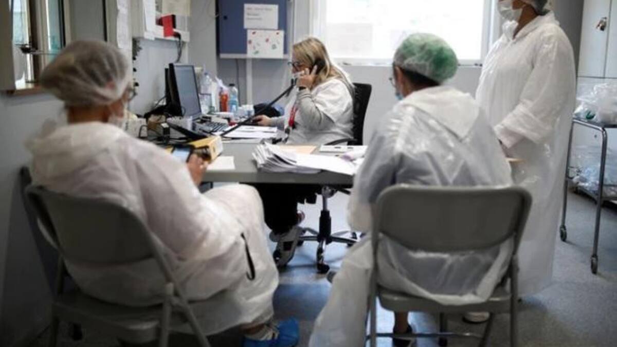 Trabajo de científicos contra el coronavirus en Francia, REUTERS