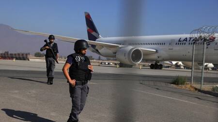 Tiroteo en aeropuerto de Chile por intento de robo a un blindado. Foto: REUTERS.