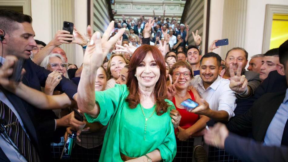 Cristina Kirchner, presente en la asunción de Axel Kicillof.