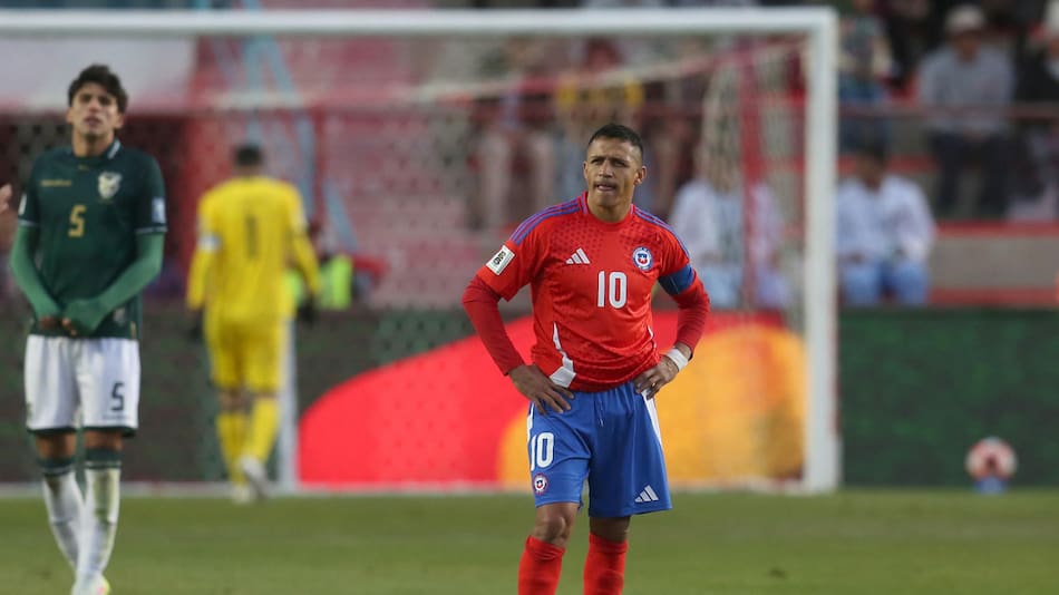 La desilusión de Alexis Sánchez, una de las figuras de Chile. Foto: EFE (Esteban Biba)