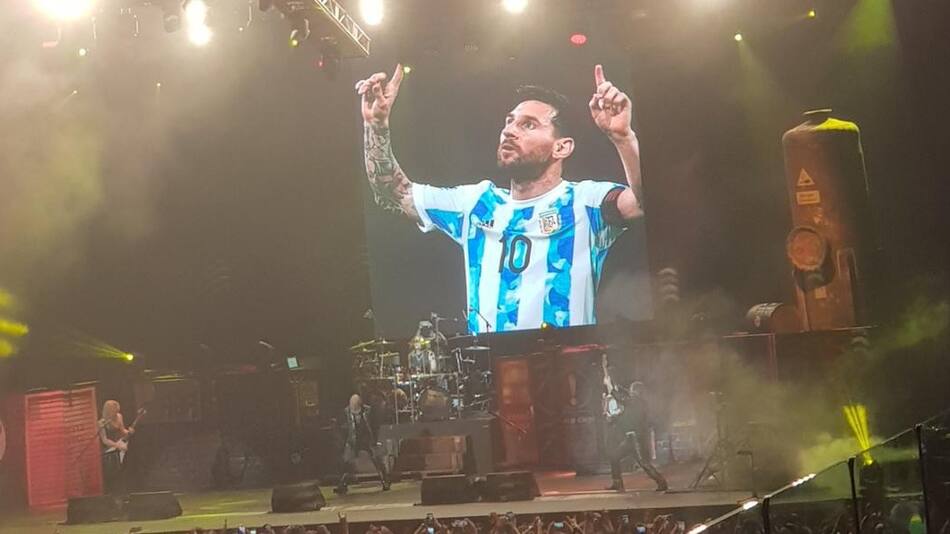 Messi en el recital de Judas Priest. Foto: Twitter.
