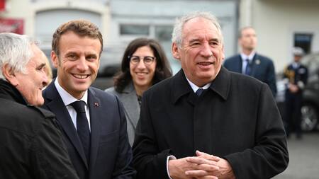 François Bayrou y Emmanuel Macron. Foto: EFE.