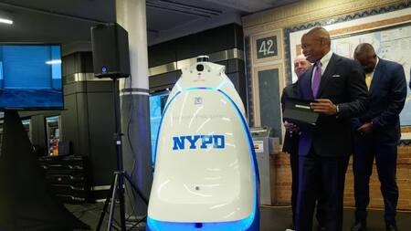 Robot policía en Nueva York. Foto: EFE